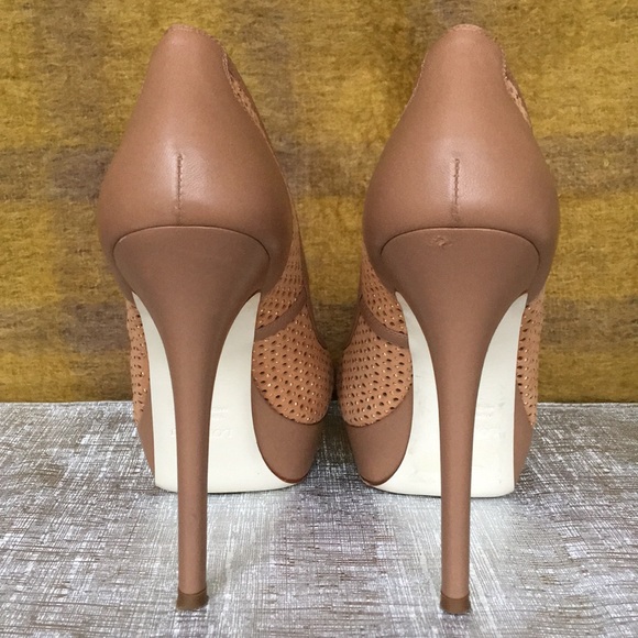 NWOT Loriblu Nude Leather Nubuck Studded Peep-Toe - Picture 5 of 8